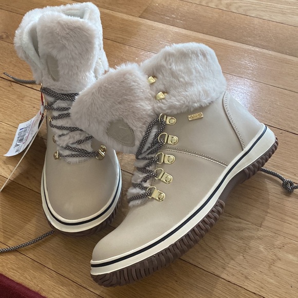 Pajar Galart Womens Lace up boot.Canada Waterproof.Sheepskin